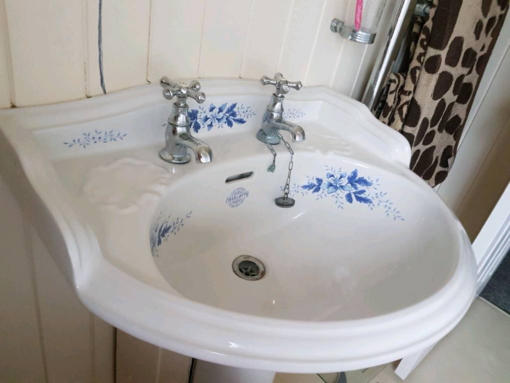Staffordshire charlotte bathroom suite in Leeds, West Yorkshire Gumtree