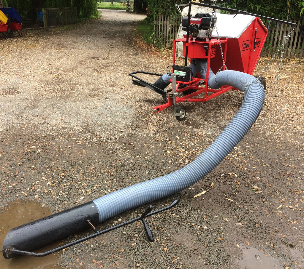 Mini Tippa Paddock Cleaner Horse Poo Picker Manure Collector Vacuum