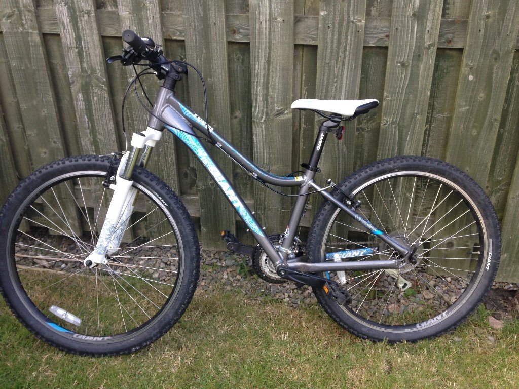 Giant Revel Ladies Mountain Bike XS. Good condition in Ellon