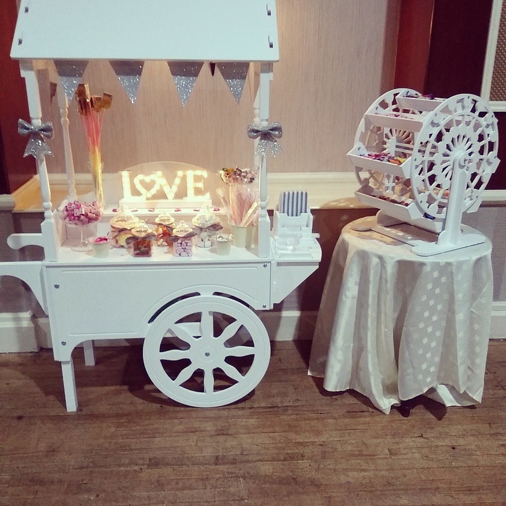 Candy Cart / Sweet Cart, rotating Ferris Wheel, character cut outs