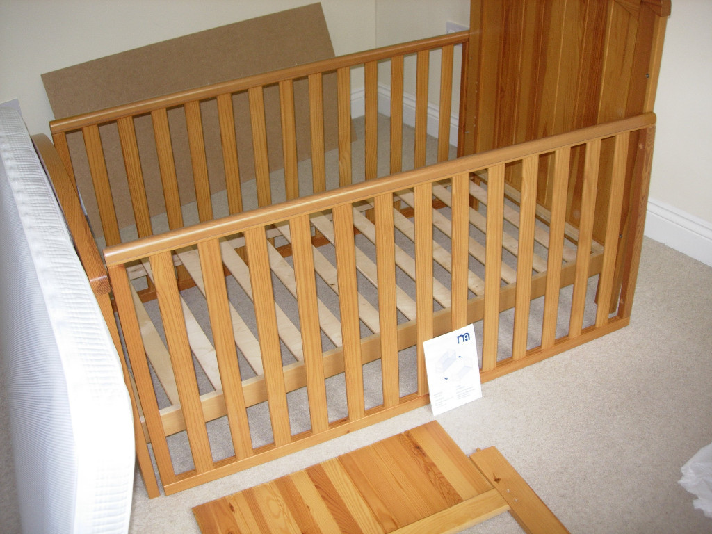Mothercare Westbury Cot Bed & Mattress & Instructions & Bedding