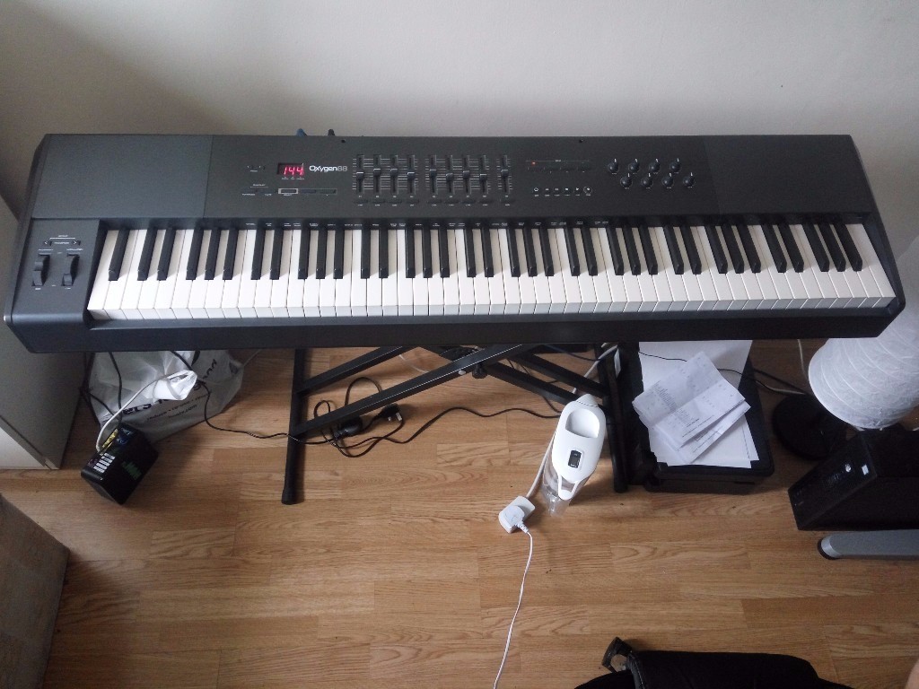 M Audio oxygen 88 midi keyboard controller with stand & sustain pedal