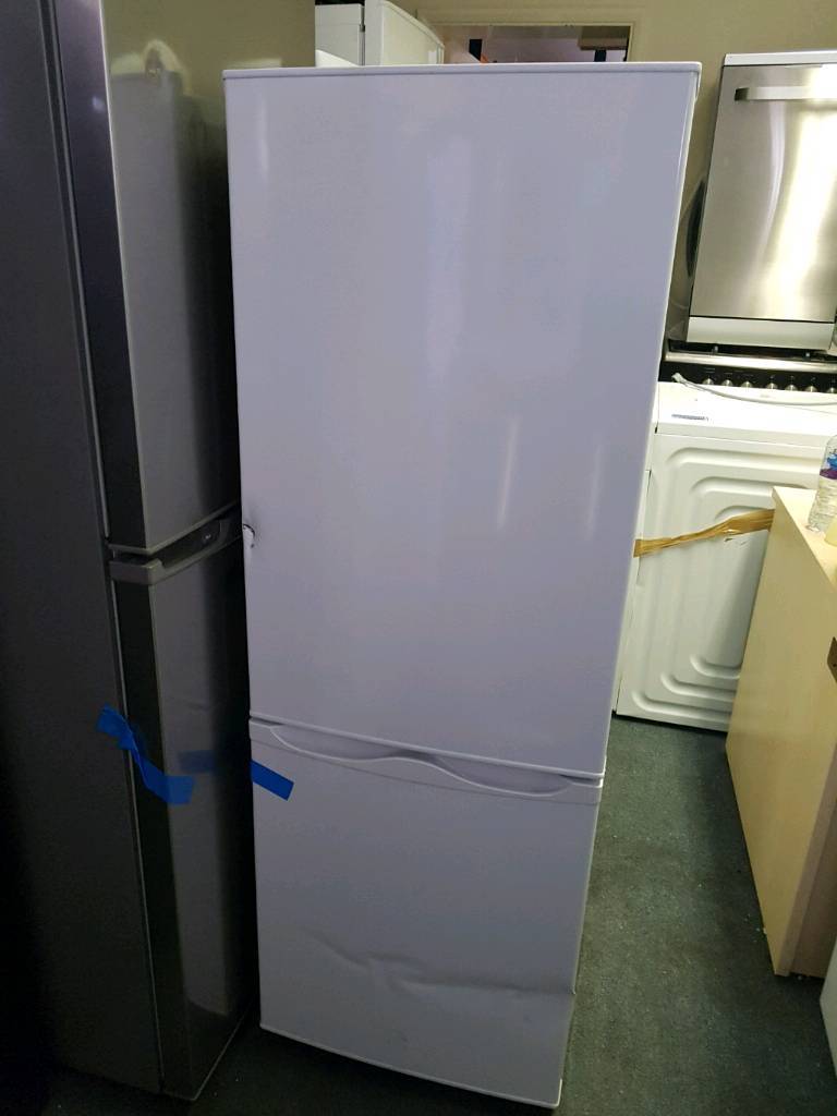 Brand New Currys ESSENTIALS C50BW16 60/40 Fridge Freezer White in