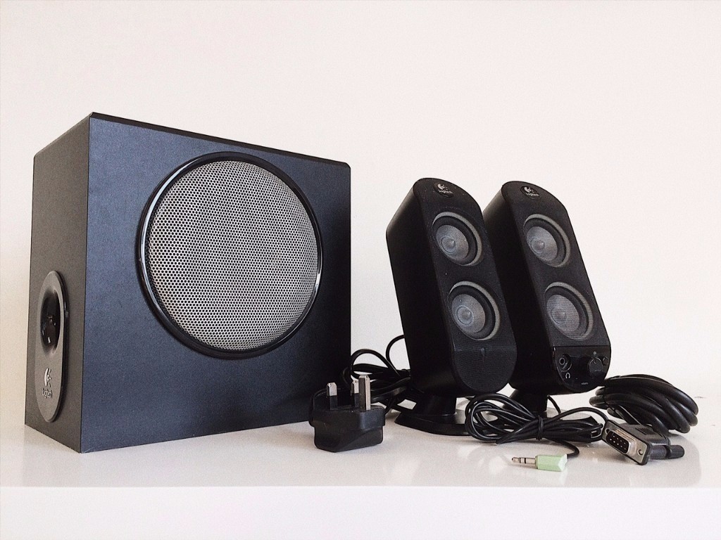 Logitech X230 Active Speakers *Mint Condition* Computer / DJ / Home Entertainment / Phone in