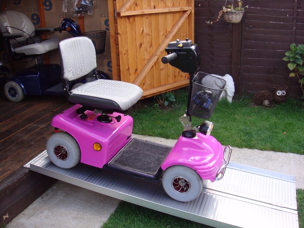 RARE PINK COLOUR ALL TERRAIN SHOPRIDER DELUXE MOBILITY SCOOTER 21 ST