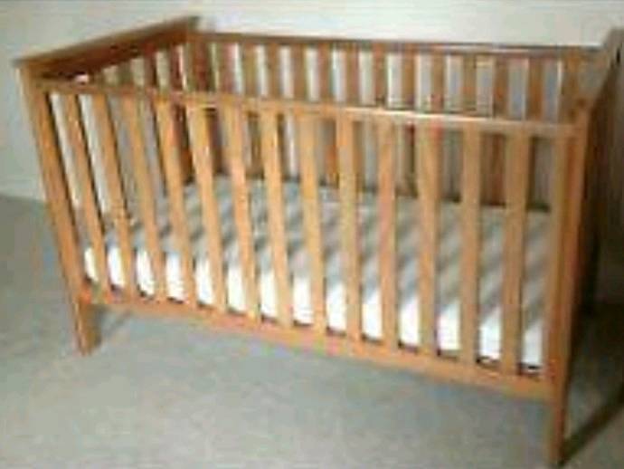 Mothercare Jamestown Cot Bed Baby Nursery Furniture Crib in West End
