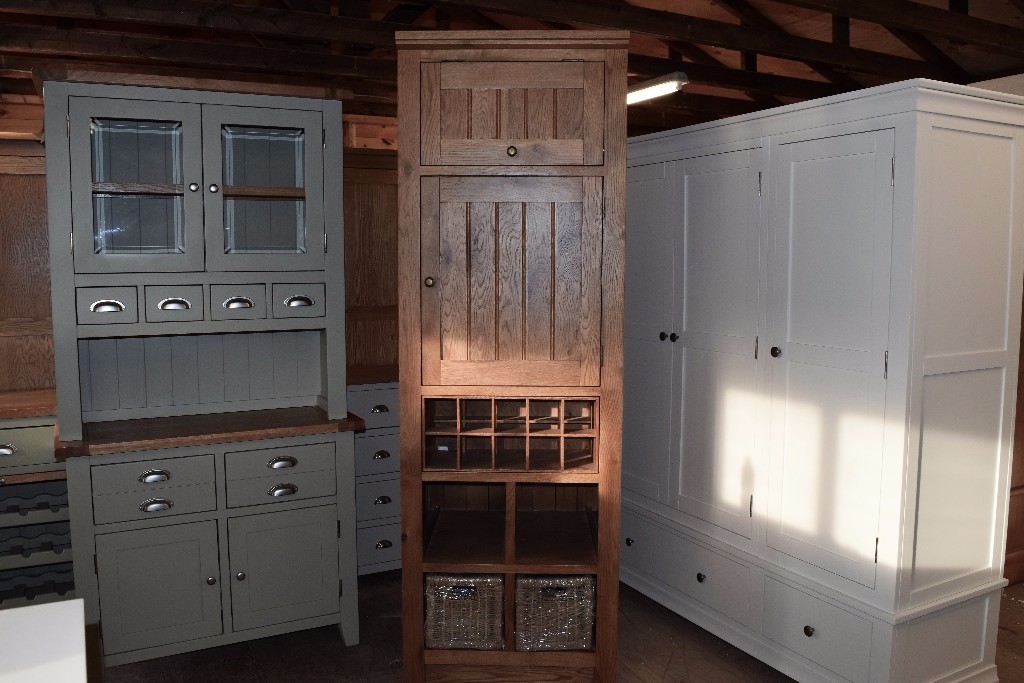 COTSWOLD KITCHEN Narrow Larder with Wine Rack and Baskets in Norwich