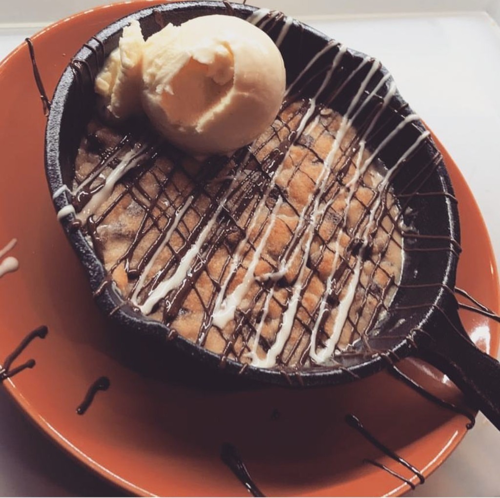 hot-cookie-dough-supplier-dessert-wholesaler-milk-and-white-chocolate