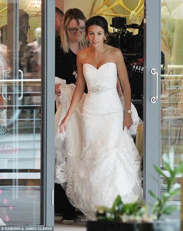 Beautiful fishtail wedding dress - worn by Michelle keegan ...