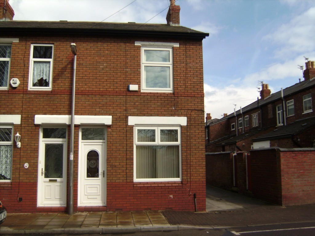 2 Bedroom House for Rent. Reddish, Stockport, Close to local amenities