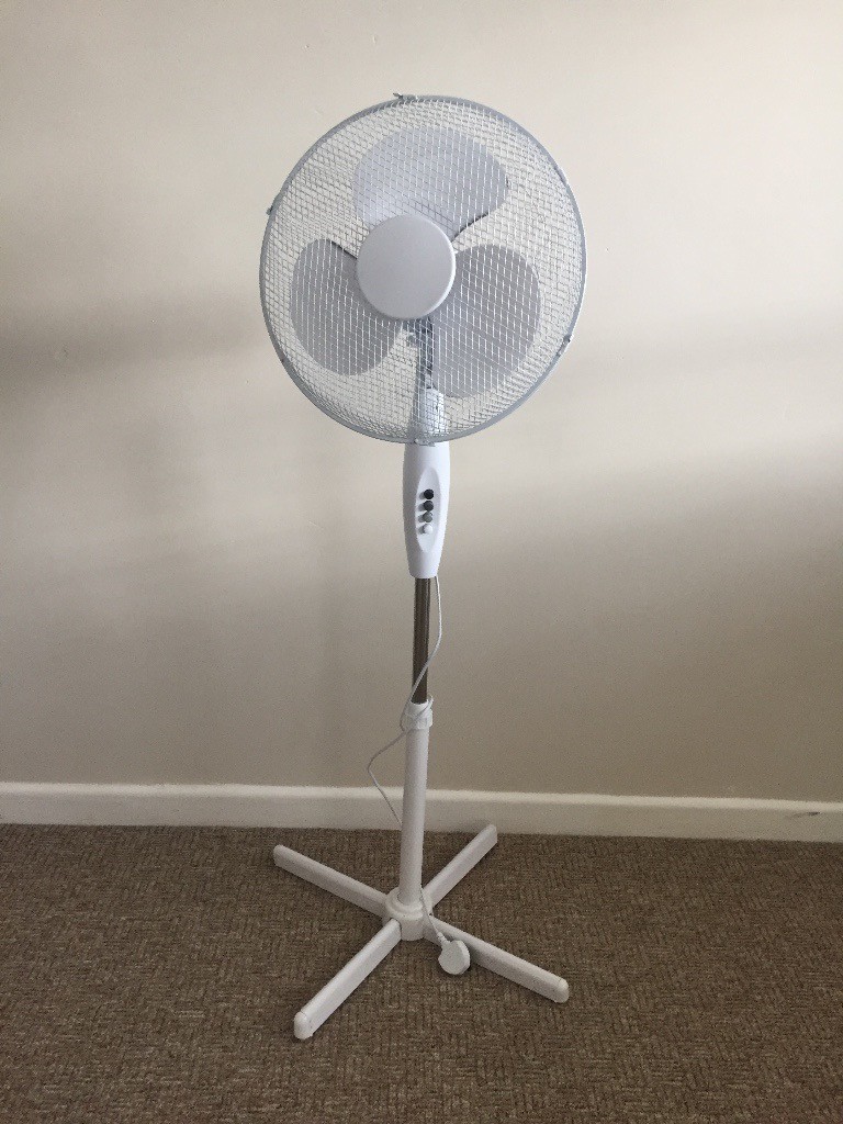 DAEWOO White 16 inch Oscillating Pedestal (stand) Fan in Coventry