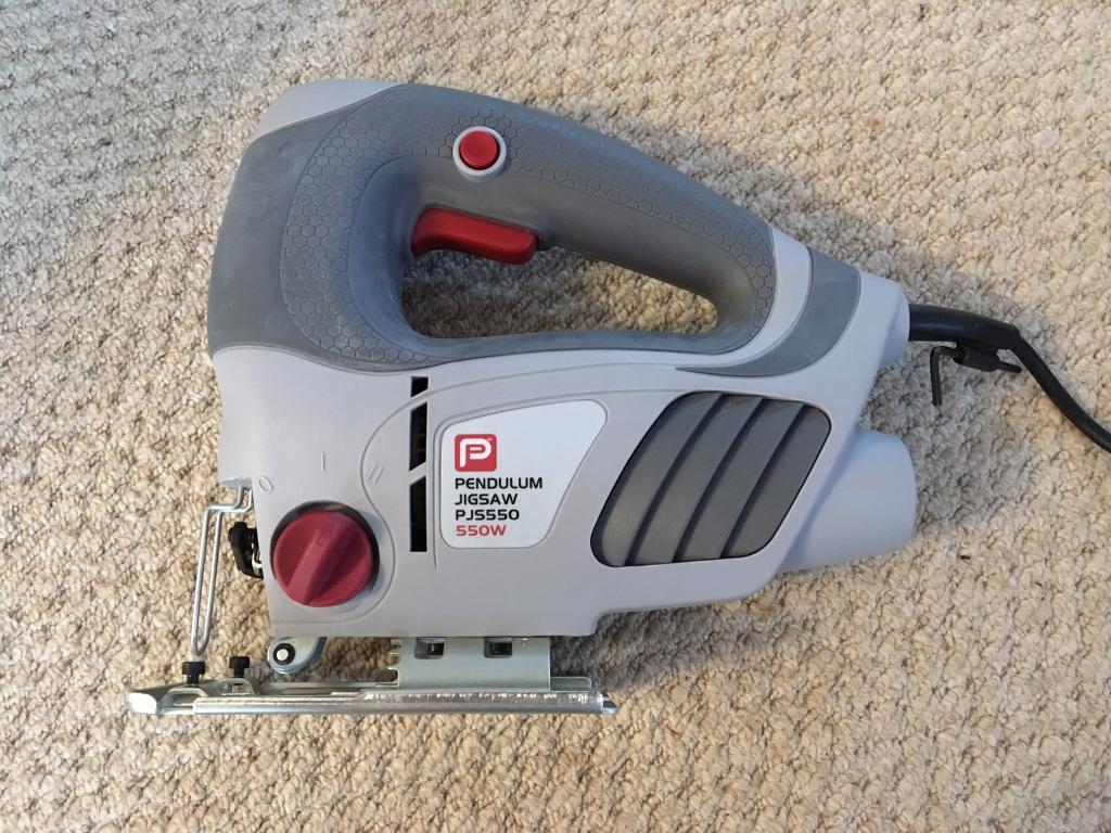 550w corded electric pendulum jigsaw saw + blades in Maidenbower