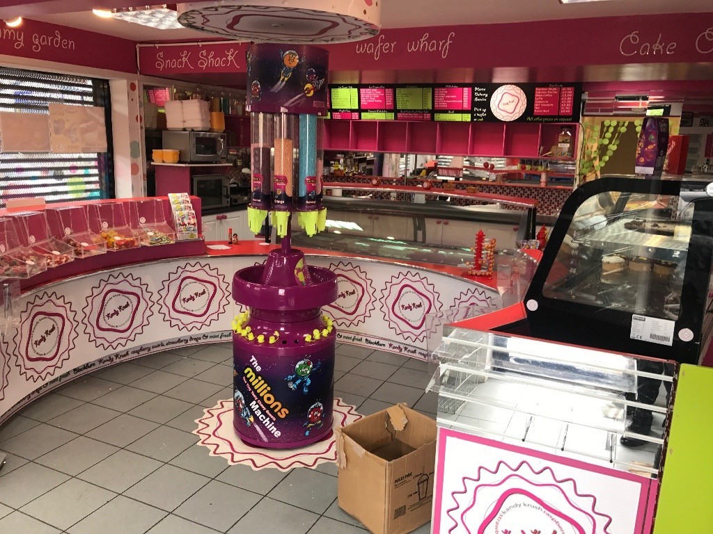 Shop To Let Ice Cream Shop/ Other Uses to Rent Fully Furnished Very