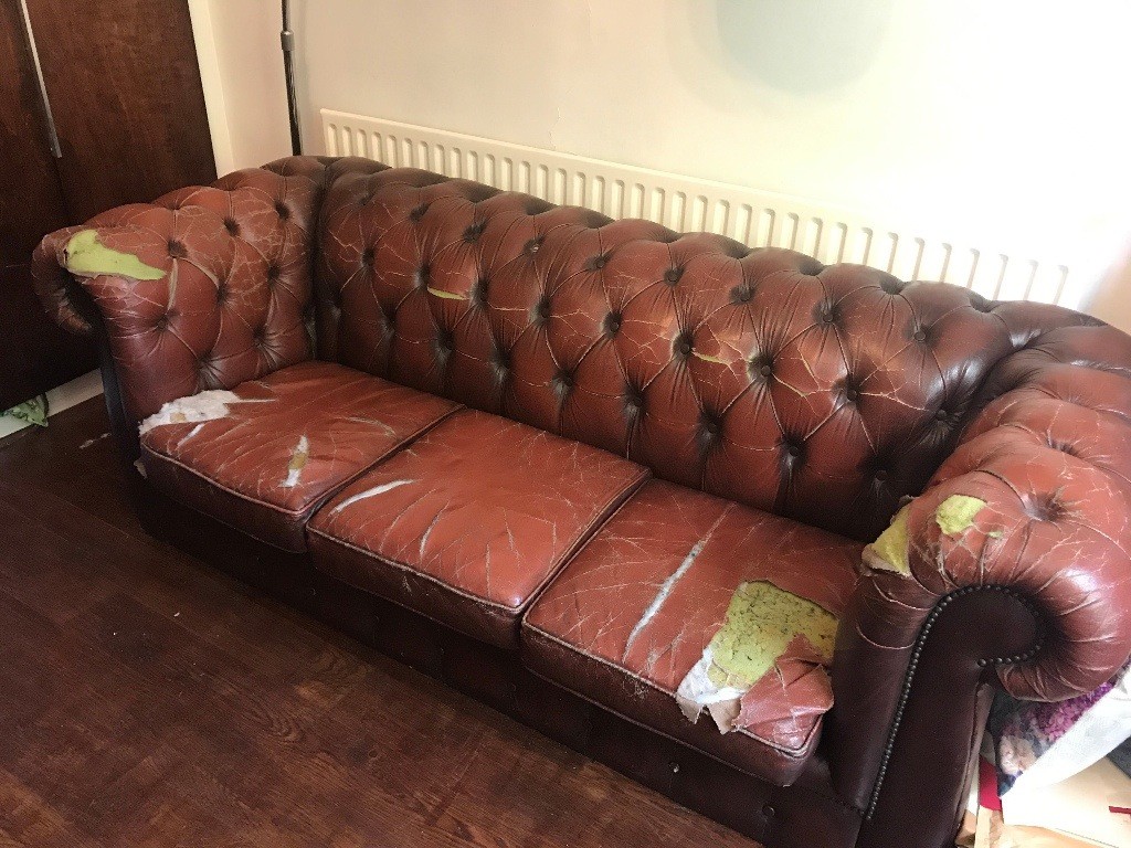 Burgundy Chesterfield Sofa FREE In Hackney London Gumtree