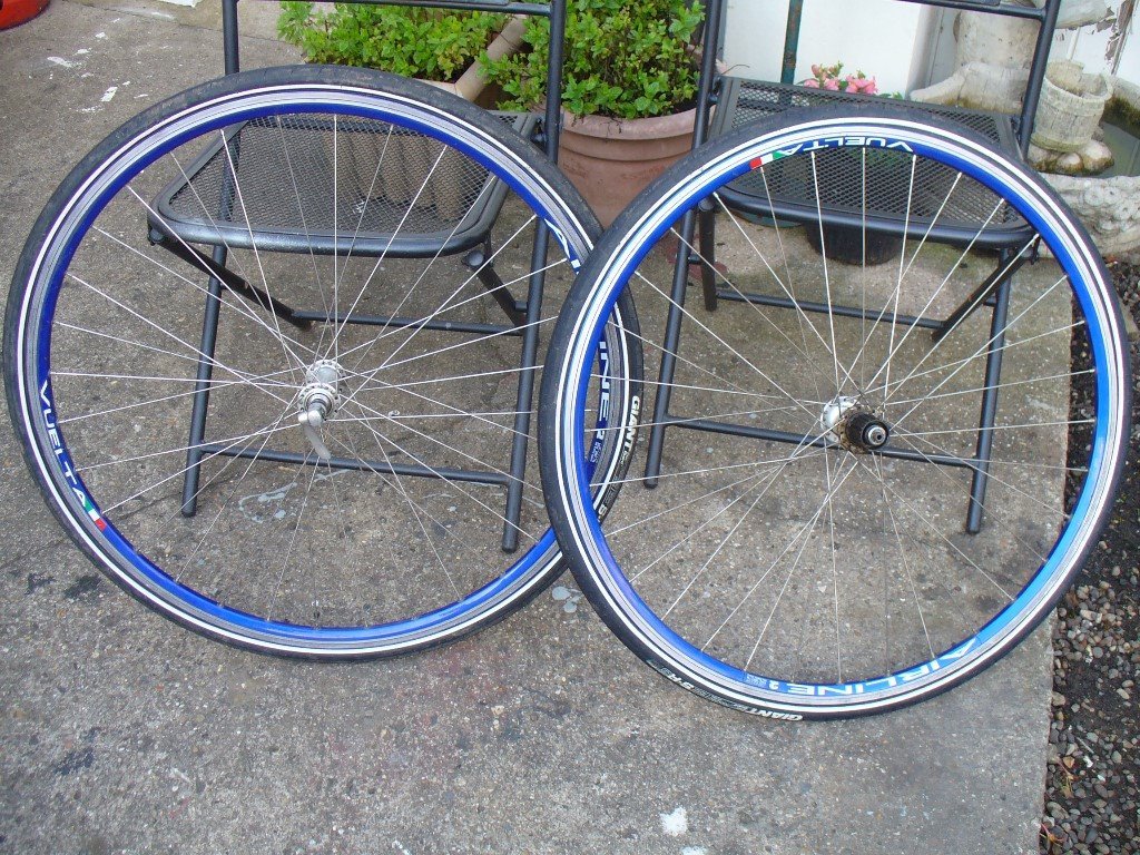 Pair of Vuelta Airline 2 Lightweight Road Bike Wheels with Tyres in