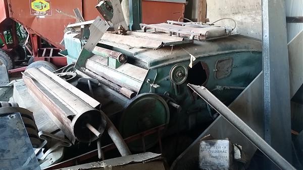 John deere #30 pull type combine