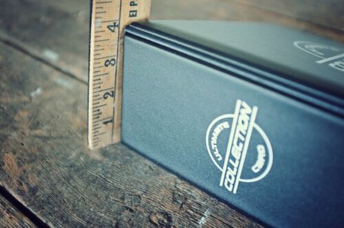 Toploader Binder with 30 Pages Sportstech  Co. Choose your Color