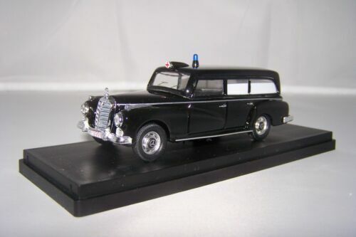 CITROEN ID 19 AMBULANCE 1963 UNIVERSAL HOBBIES 1:43 boite vitrine d