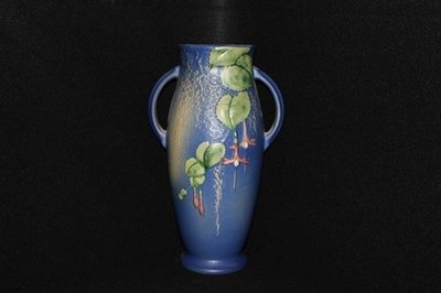 ROSEVILLE FUSCHIA BLUE VASE 904-15. 