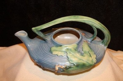 ROSEVILLE BUSHBERRY BLUE TEA POT AND CREAMER & SUGAR. 2-7, 2-C & 2-S