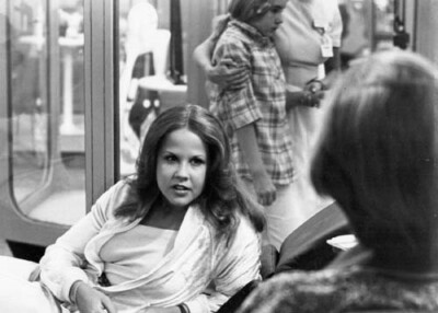 Linda Blair sits on psychiatrist sofa 1977 Exorcist II: The Heretic 11x17 Poster