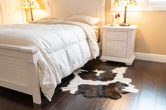 Real Calfskin Rug Tricolor Exotic - Small Cowhide Rug - Size 3 x 3'