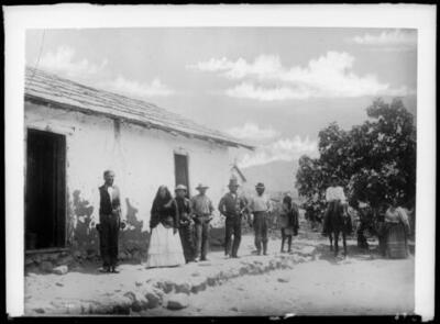 Captain Pedro Pablo His Wife And Other Indians At His House At Pau - Old Photo