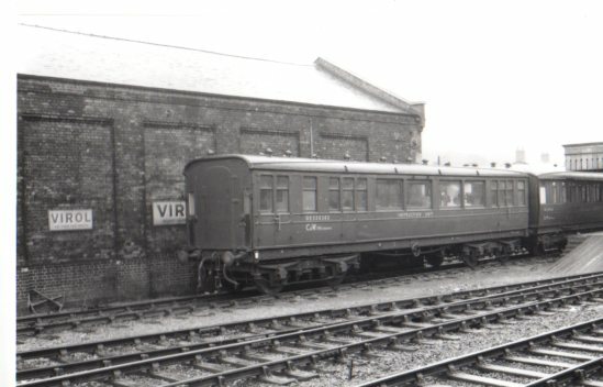 Rail Photo LNER GCR Parker Corridor caoch unknown location station