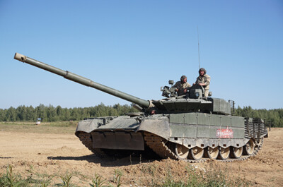 Trumpeter 09587 1:35 Russian T-80BVM Main Battle Tank Plastic Model Kit