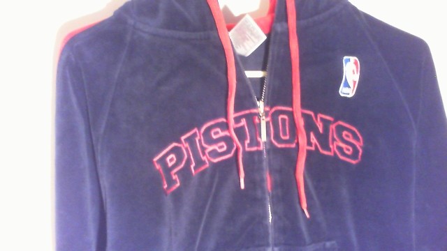 KID BOY/GIRL REEBOK ( PISTONS ) ZIP UP HOODED JACKET SIZE L/G/G