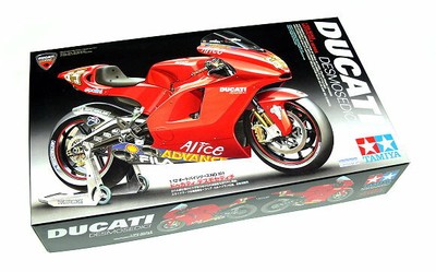 Tamiya Motorcycle Model 1/12 Motorbike DUCATI DESMOSEDICI Scale Hobby 14101