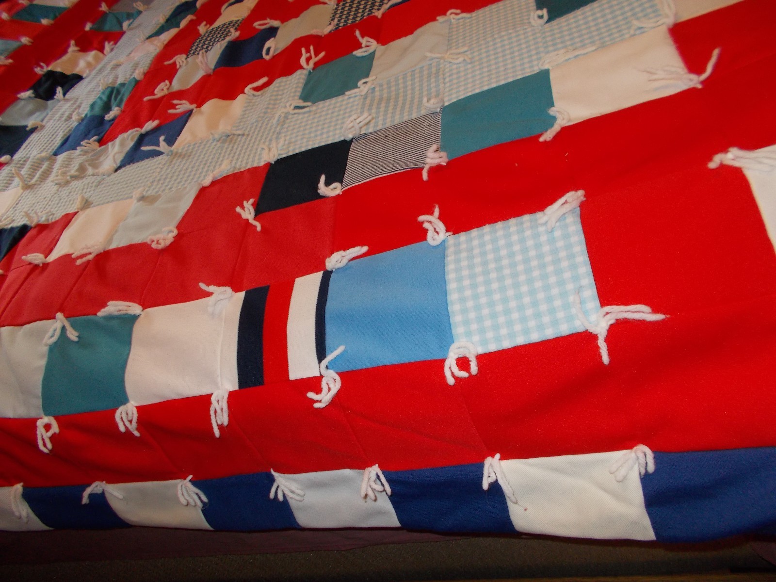 Vintage Red/White/Blue Double Knit KING SIZE Knotted Quilt/Comfort 96