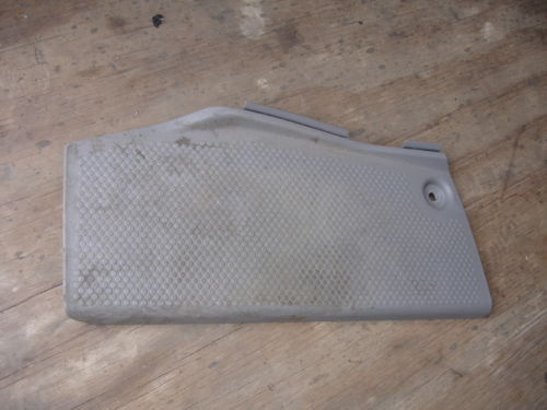 KAWASAKI ZX1100/ZX750/ZX550 RIGHT FOOT REST MOUNTING BRACKET NOS