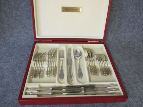 30 versilberte Essbesteck-Sets mit Teilen