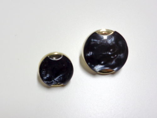 Ösenknopf aus Kunststoff