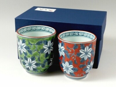 Pair Arita yaki Porcelain Yunomi Japanese Green Tea Cup Green Red Dami Clematis