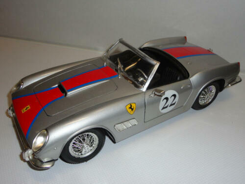 Modellini statici di auto, furgoni e camion Polistil scala 1:16