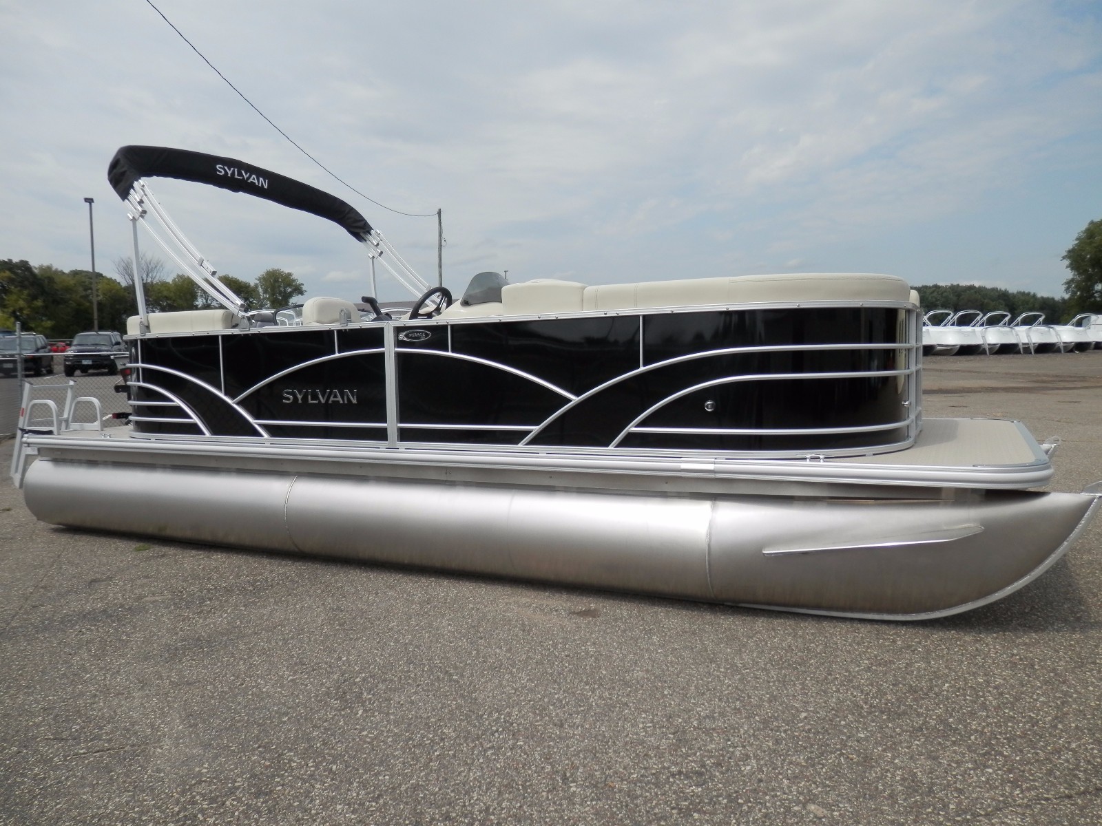 New Sylvan Mirage 822 LZ Pontoon with T50 HP Yamaha Fourstroke Motor