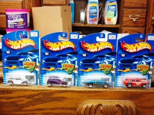 Hot Wheels Pavement Pounders Car with Hauler 1/64 #89306