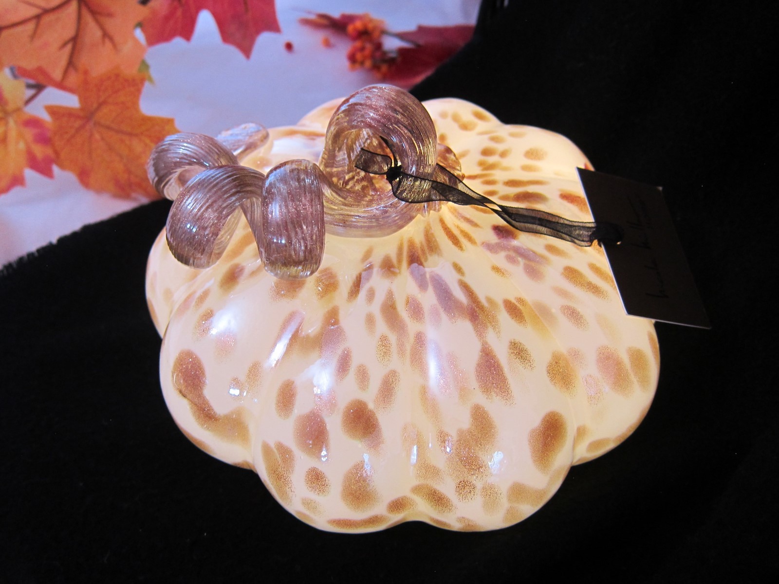 Nicole Miller LED LIGHTED Murano-Style ART GLASS PUMPKIN Whte Gold Brush Strokes
