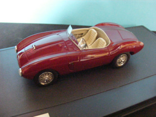 Miniature Aston Martin DBS Sotheby Special Ogle 1972 - Matrix 1/43 MX40108-111
