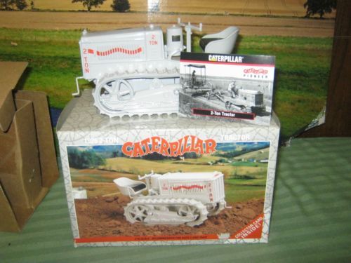 1:6 CAT Diecast Farm Vehicles