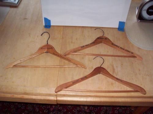 Ropa VINTAGE de madera Perchas