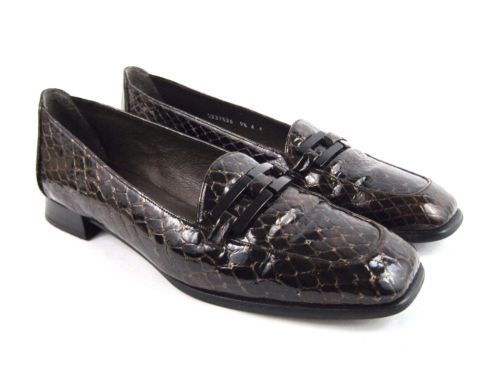 Stuart Weitzman Women's Leather Flats and Oxfords