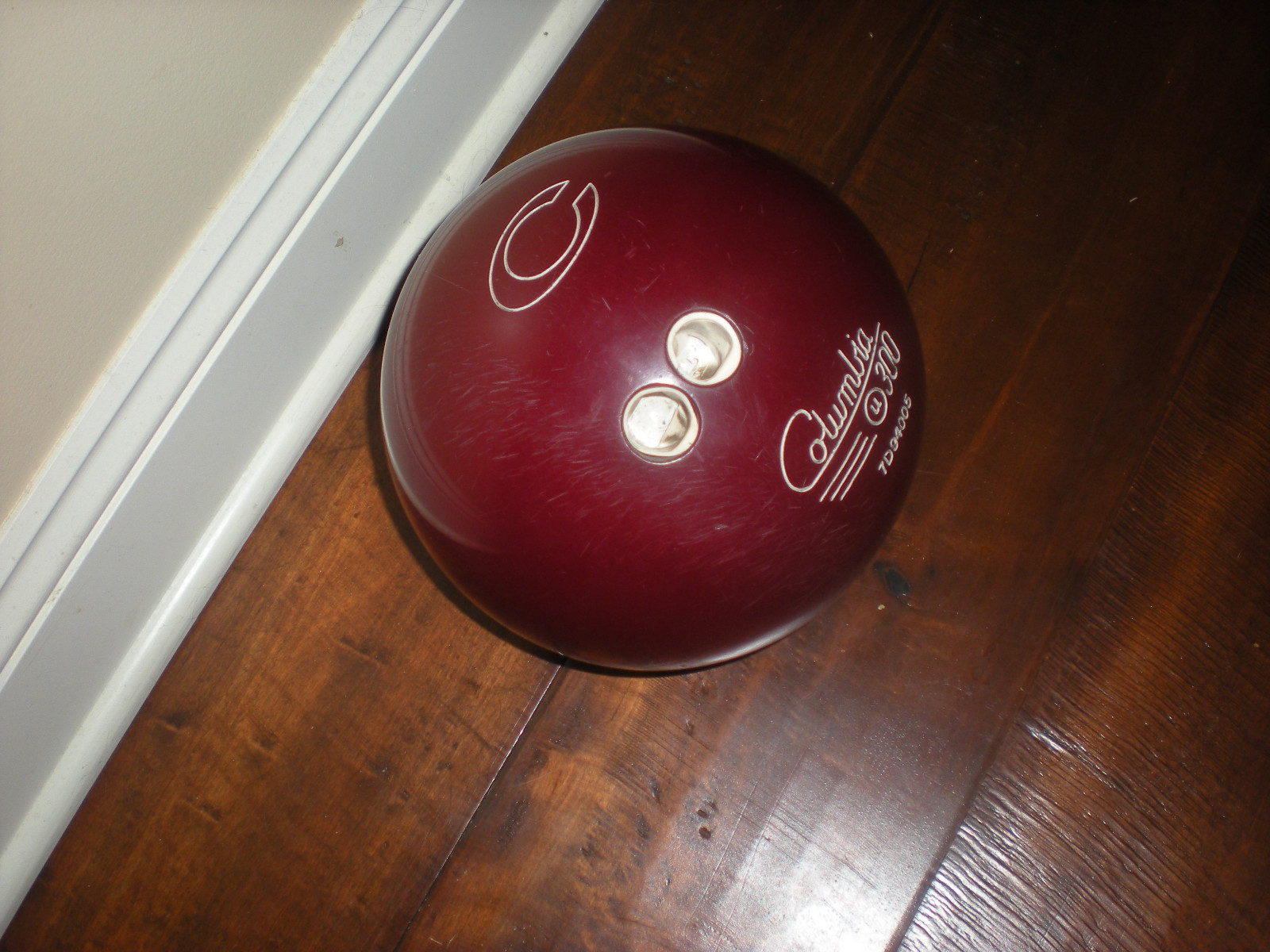 Used 16# Columbia 300 Bowling Ball # 7D94005 -Good condition