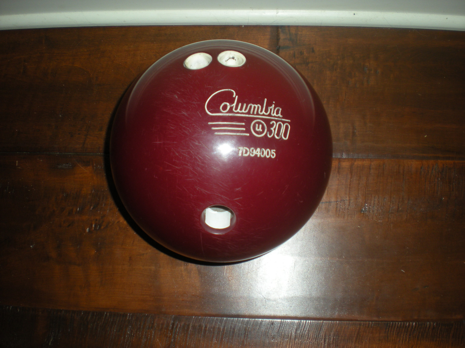 Used 16# Columbia 300 Bowling Ball # 7D94005 -Good condition