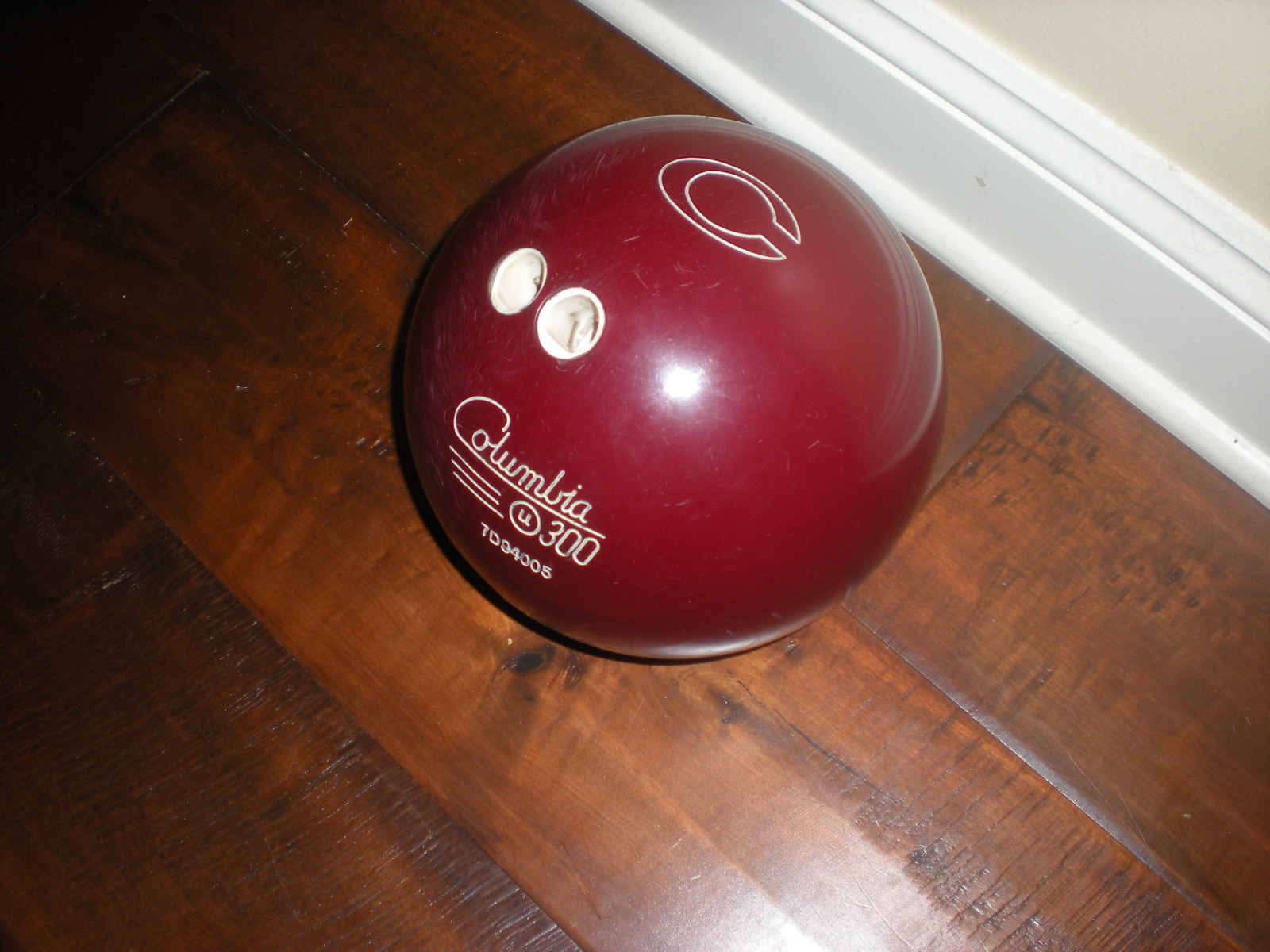 Used 16# Columbia 300 Bowling Ball # 7D94005 -Good condition