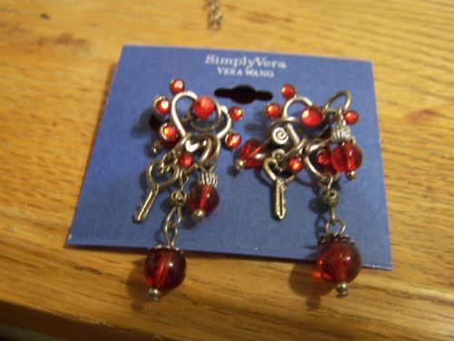 Модные серьги Vera Wang
