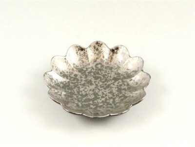 Arita yaki porcelain Japanese small plate Teshio-zara Dami Black Platinum Kiku