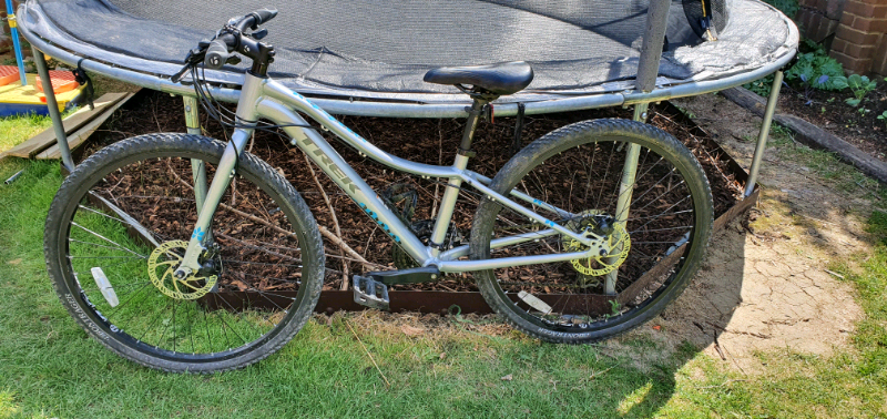 Trek Neko mountain bike. 26 inch wheels. High spec. Great